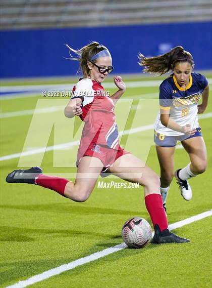 Thumbnail 3 in Boyd vs. McKinney photogallery.