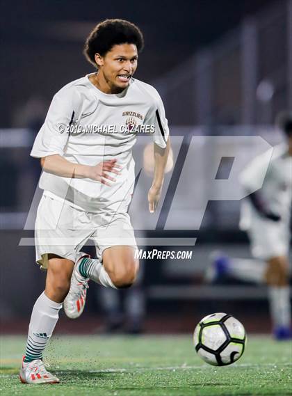 Thumbnail 1 in Cathedral Catholic vs. Mission Hills photogallery.