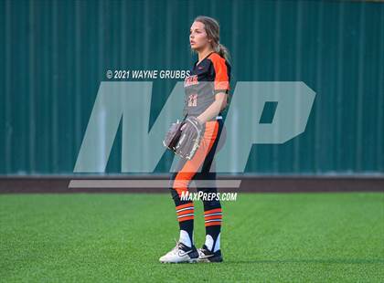 Thumbnail 2 in Gilmer vs. Spring Hill (UIL 4A Bi-District Playoff) photogallery.