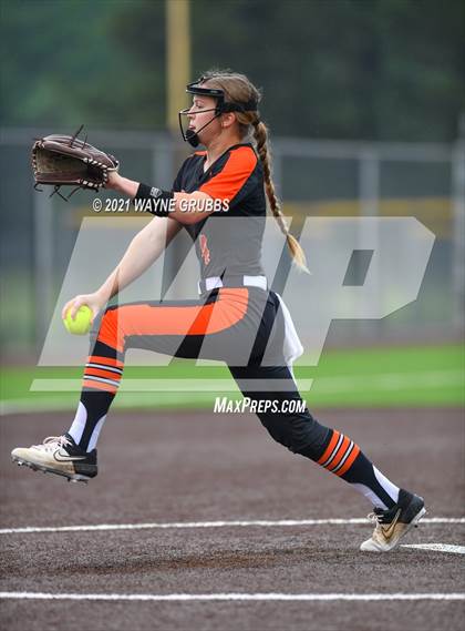 Thumbnail 3 in Gilmer vs. Spring Hill (UIL 4A Bi-District Playoff) photogallery.