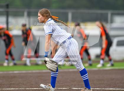 Thumbnail 1 in Gilmer vs. Spring Hill (UIL 4A Bi-District Playoff) photogallery.