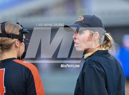 Thumbnail 1 in Gilmer vs. Spring Hill (UIL 4A Bi-District Playoff) photogallery.