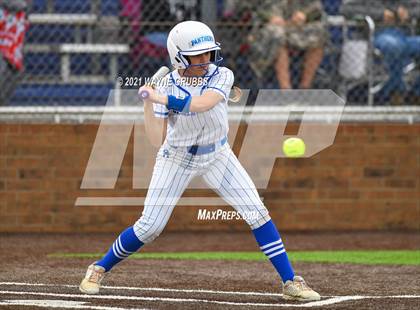 Thumbnail 2 in Gilmer vs. Spring Hill (UIL 4A Bi-District Playoff) photogallery.