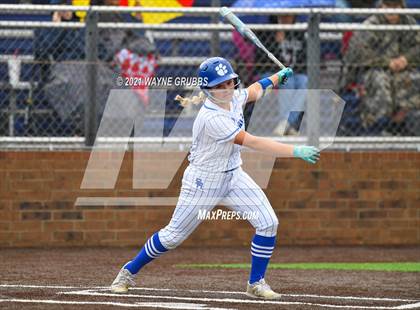 Thumbnail 2 in Gilmer vs. Spring Hill (UIL 4A Bi-District Playoff) photogallery.