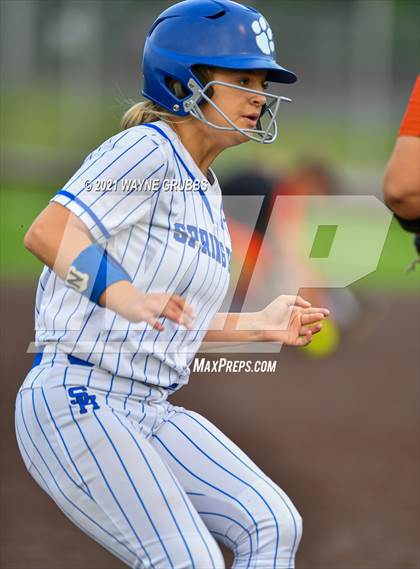 Thumbnail 3 in Gilmer vs. Spring Hill (UIL 4A Bi-District Playoff) photogallery.