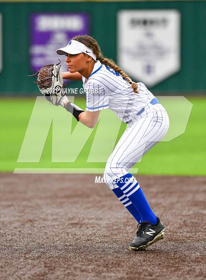 Thumbnail 1 in Gilmer vs. Spring Hill (UIL 4A Bi-District Playoff) photogallery.