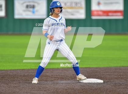 Thumbnail 2 in Gilmer vs. Spring Hill (UIL 4A Bi-District Playoff) photogallery.