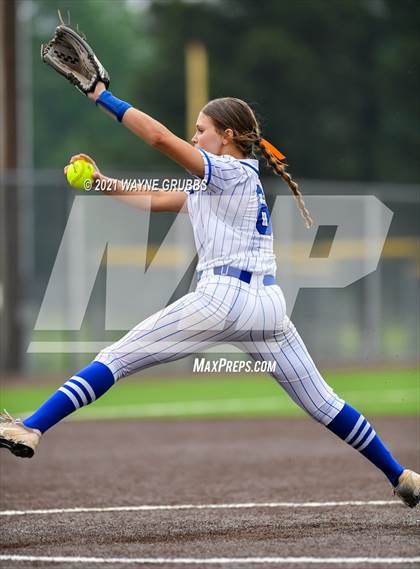 Thumbnail 3 in Gilmer vs. Spring Hill (UIL 4A Bi-District Playoff) photogallery.