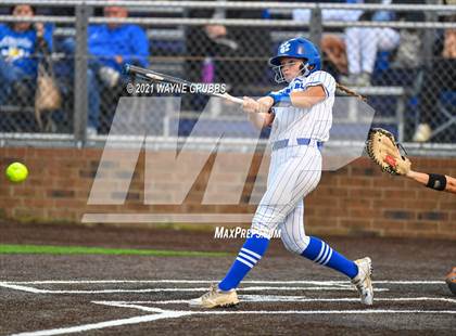 Thumbnail 2 in Gilmer vs. Spring Hill (UIL 4A Bi-District Playoff) photogallery.
