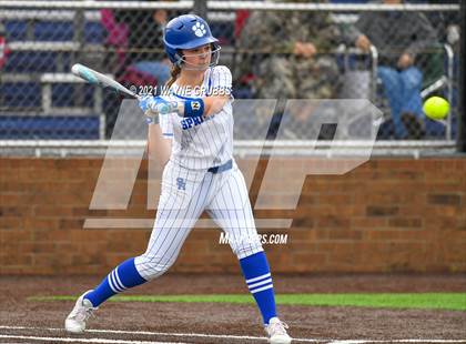 Thumbnail 3 in Gilmer vs. Spring Hill (UIL 4A Bi-District Playoff) photogallery.