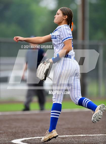 Thumbnail 3 in Gilmer vs. Spring Hill (UIL 4A Bi-District Playoff) photogallery.