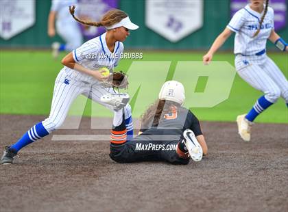 Thumbnail 3 in Gilmer vs. Spring Hill (UIL 4A Bi-District Playoff) photogallery.