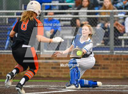 Thumbnail 2 in Gilmer vs. Spring Hill (UIL 4A Bi-District Playoff) photogallery.