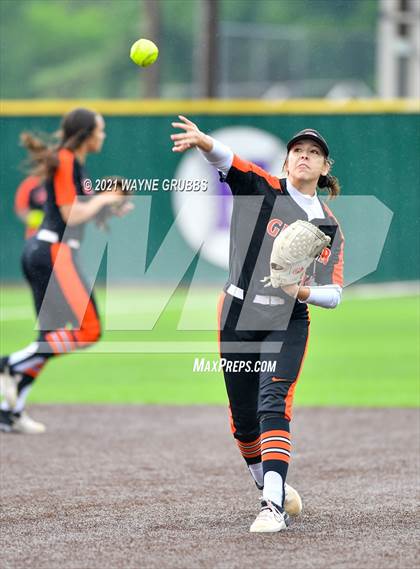 Thumbnail 2 in Gilmer vs. Spring Hill (UIL 4A Bi-District Playoff) photogallery.