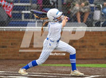 Thumbnail 2 in Gilmer vs. Spring Hill (UIL 4A Bi-District Playoff) photogallery.