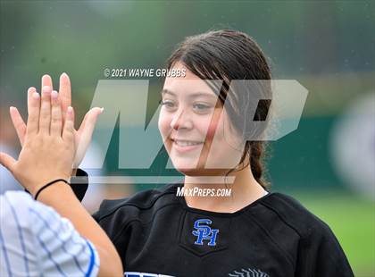 Thumbnail 1 in Gilmer vs. Spring Hill (UIL 4A Bi-District Playoff) photogallery.