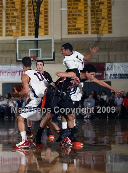 Thumbnail 2 in Winter Park vs. Findlay Prep (City of Palms Classic) photogallery.