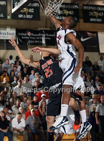 Thumbnail 2 in Winter Park vs. Findlay Prep (City of Palms Classic) photogallery.