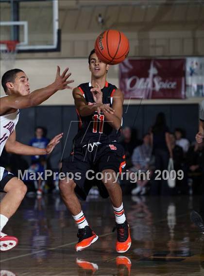 Thumbnail 2 in Winter Park vs. Findlay Prep (City of Palms Classic) photogallery.