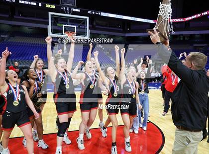 Thumbnail 1 in Huntington vs. Shallowater (UIL 3A Basketball Final Medal Ceremony) photogallery.