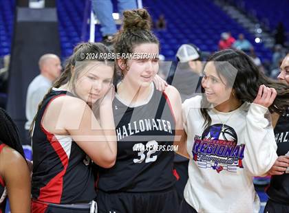 Thumbnail 1 in Huntington vs. Shallowater (UIL 3A Basketball Final Medal Ceremony) photogallery.