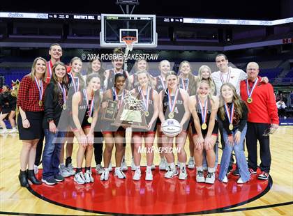Thumbnail 2 in Huntington vs. Shallowater (UIL 3A Basketball Final Medal Ceremony) photogallery.
