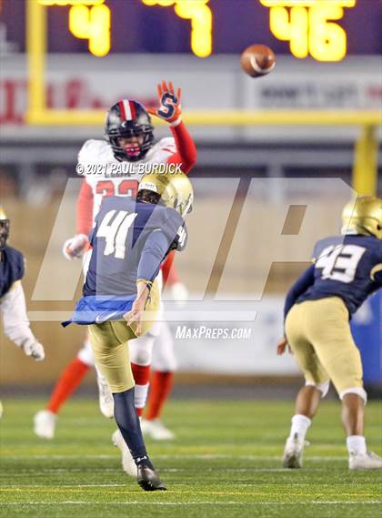 Thumbnail 1 in Aliquippa@ Bishop McDevitt (PIAA 4A Championship) photogallery.