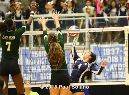 Thumbnail 2 in Holy Cross vs. Fort Bend Christian Academy  (TAPPS 4A Semifinal) photogallery.