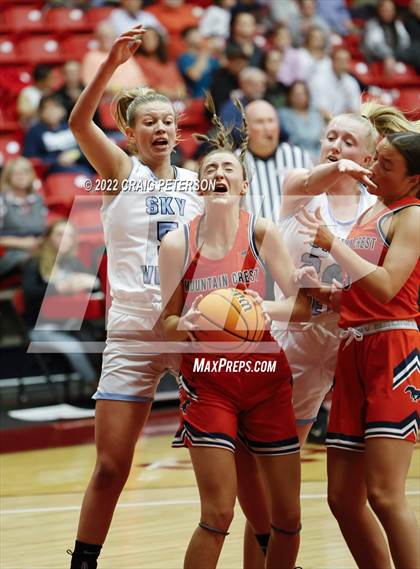 Thumbnail 2 in Sky View vs. Mountain Crest (UHSAA 4A Quarterfinal Playoff) photogallery.