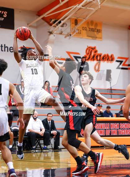 Thumbnail 3 in Bella Vista vs Enochs (Tiger Classic) photogallery.