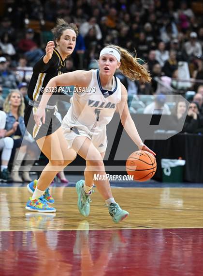 Thumbnail 1 in Valor Christian vs. Arapahoe (CHSAA 6A Great 8) photogallery.