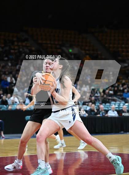Thumbnail 1 in Valor Christian vs. Arapahoe (CHSAA 6A Great 8) photogallery.