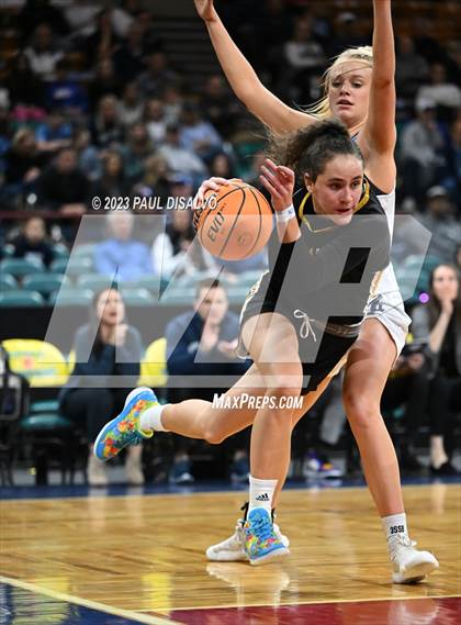 Thumbnail 2 in Valor Christian vs. Arapahoe (CHSAA 6A Great 8) photogallery.