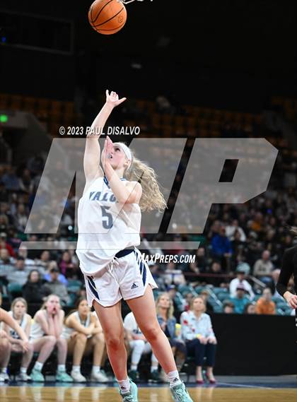 Thumbnail 3 in Valor Christian vs. Arapahoe (CHSAA 6A Great 8) photogallery.