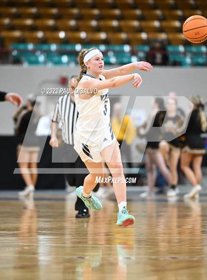 Thumbnail 1 in Valor Christian vs. Arapahoe (CHSAA 6A Great 8) photogallery.