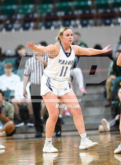 Thumbnail 2 in Valor Christian vs. Arapahoe (CHSAA 6A Great 8) photogallery.