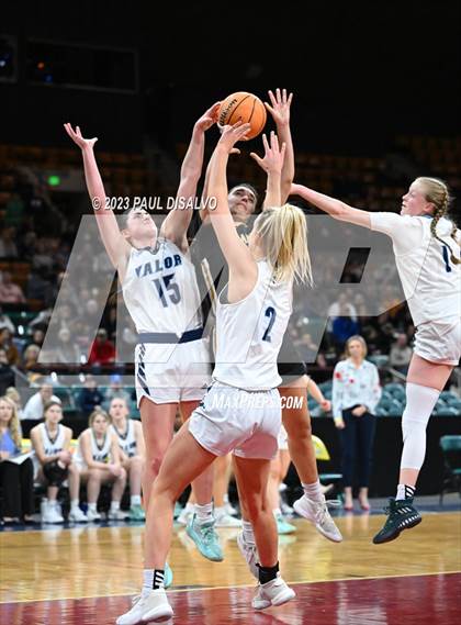 Thumbnail 1 in Valor Christian vs. Arapahoe (CHSAA 6A Great 8) photogallery.