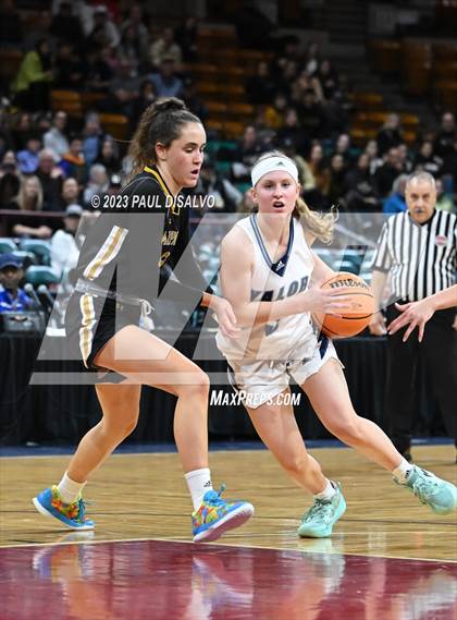 Thumbnail 1 in Valor Christian vs. Arapahoe (CHSAA 6A Great 8) photogallery.