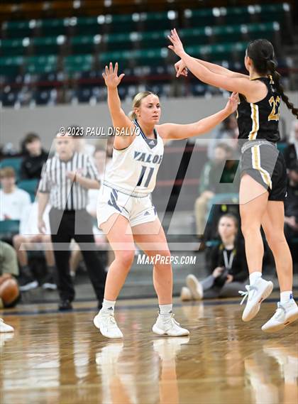 Thumbnail 1 in Valor Christian vs. Arapahoe (CHSAA 6A Great 8) photogallery.