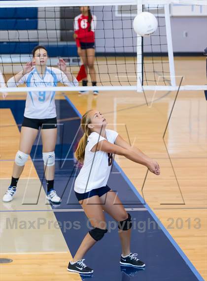 Thumbnail 3 in Yorktown vs Washington-Lee Freshman (Jr. Volleyball Brawl II Prelims) photogallery.