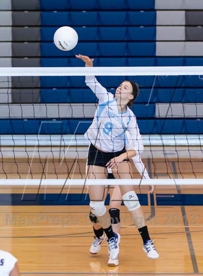 Thumbnail 3 in Yorktown vs Washington-Lee Freshman (Jr. Volleyball Brawl II Prelims) photogallery.