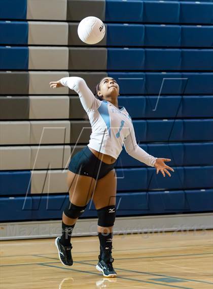 Thumbnail 3 in Yorktown vs Washington-Lee Freshman (Jr. Volleyball Brawl II Prelims) photogallery.