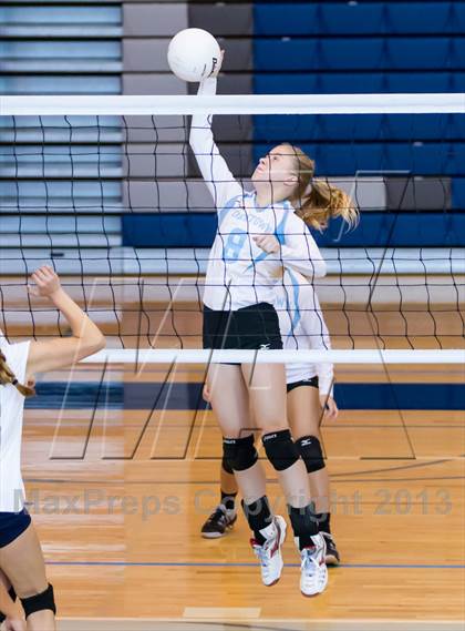 Thumbnail 1 in Yorktown vs Washington-Lee Freshman (Jr. Volleyball Brawl II Prelims) photogallery.