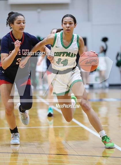 Thumbnail 3 in Grove City vs Dublin Coffman (OHSAA D1 District Final) photogallery.