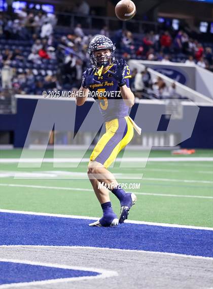 Thumbnail 1 in Highland Park vs. Lone Star (UIL 5A D1 Quarterfinals) photogallery.