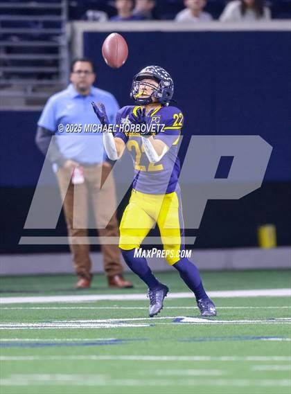 Thumbnail 3 in Highland Park vs. Lone Star (UIL 5A D1 Quarterfinals) photogallery.