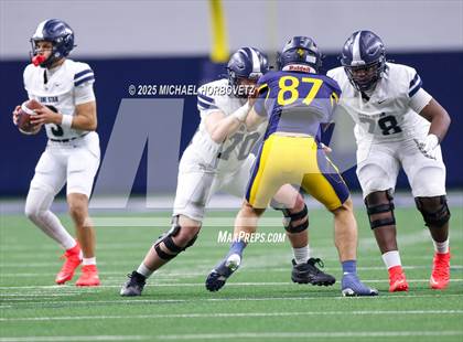 Thumbnail 2 in Highland Park vs. Lone Star (UIL 5A D1 Quarterfinals) photogallery.