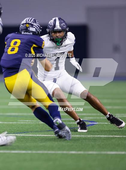 Thumbnail 2 in Highland Park vs. Lone Star (UIL 5A D1 Quarterfinals) photogallery.
