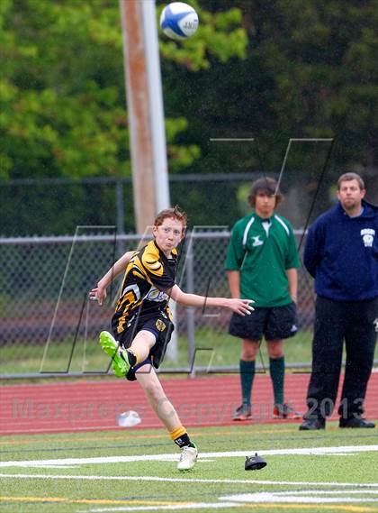 Thumbnail 3 in New London vs Madison (Division 2 Semifinal) photogallery.