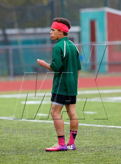 Thumbnail 3 in New London vs Madison (Division 2 Semifinal) photogallery.